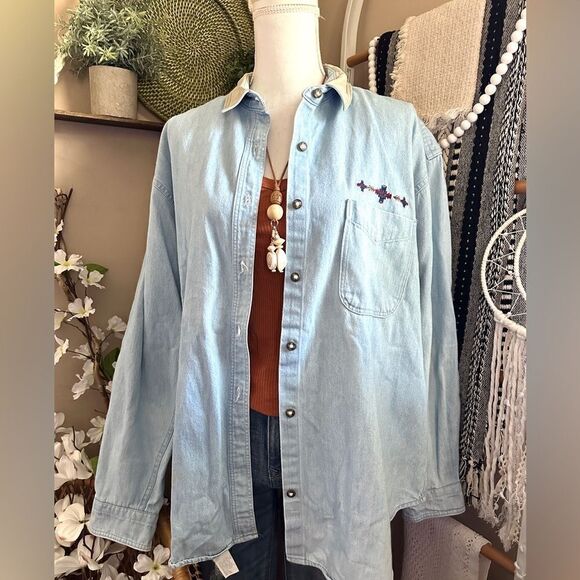 Vintage Woolrich Southwestern Double Sided Tribal Embroidered Bleach Denim Top - Picture 3 of 14